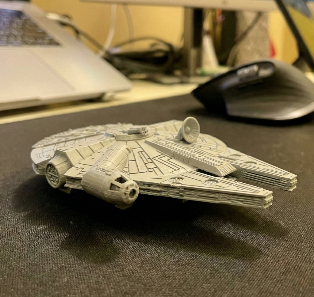 Millennium Falcon (10 cm)