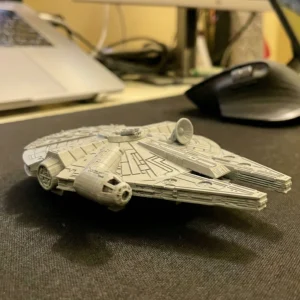 Millennium Falcon (10 cm)
